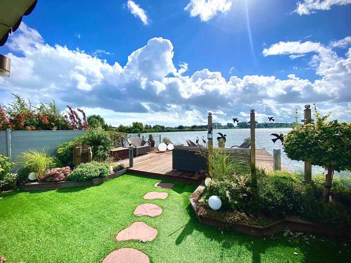 Ferienhaus Mit Wundervollem Seeblick Ferienpark Vislust Ijsselmeer Wervershoof Bagian luar foto