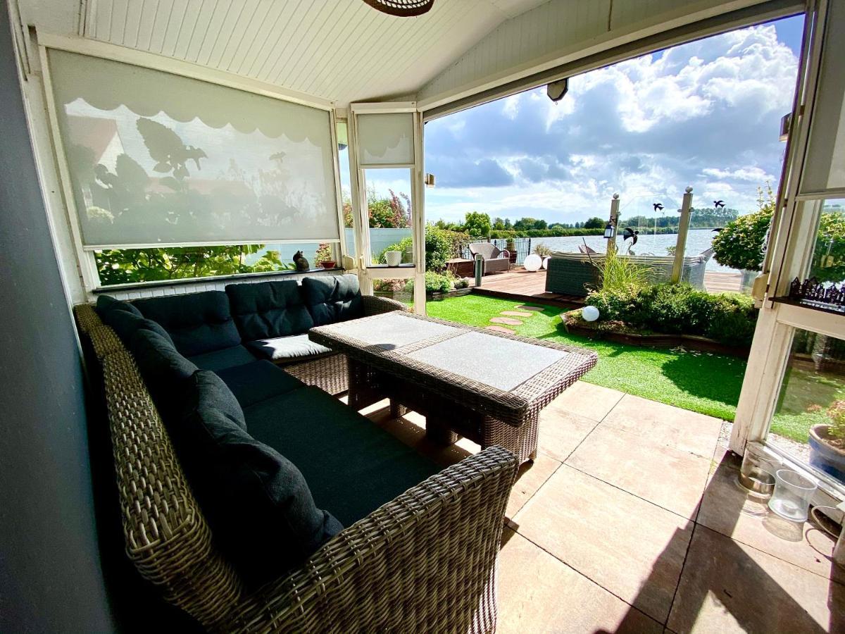 Ferienhaus Mit Wundervollem Seeblick Ferienpark Vislust Ijsselmeer Wervershoof Bagian luar foto
